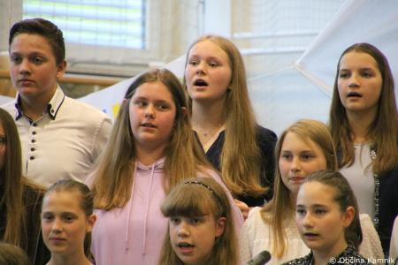 Otroci Osnovne šole Šmartno v Tuhinju z glasbo razpeli jadra (36)